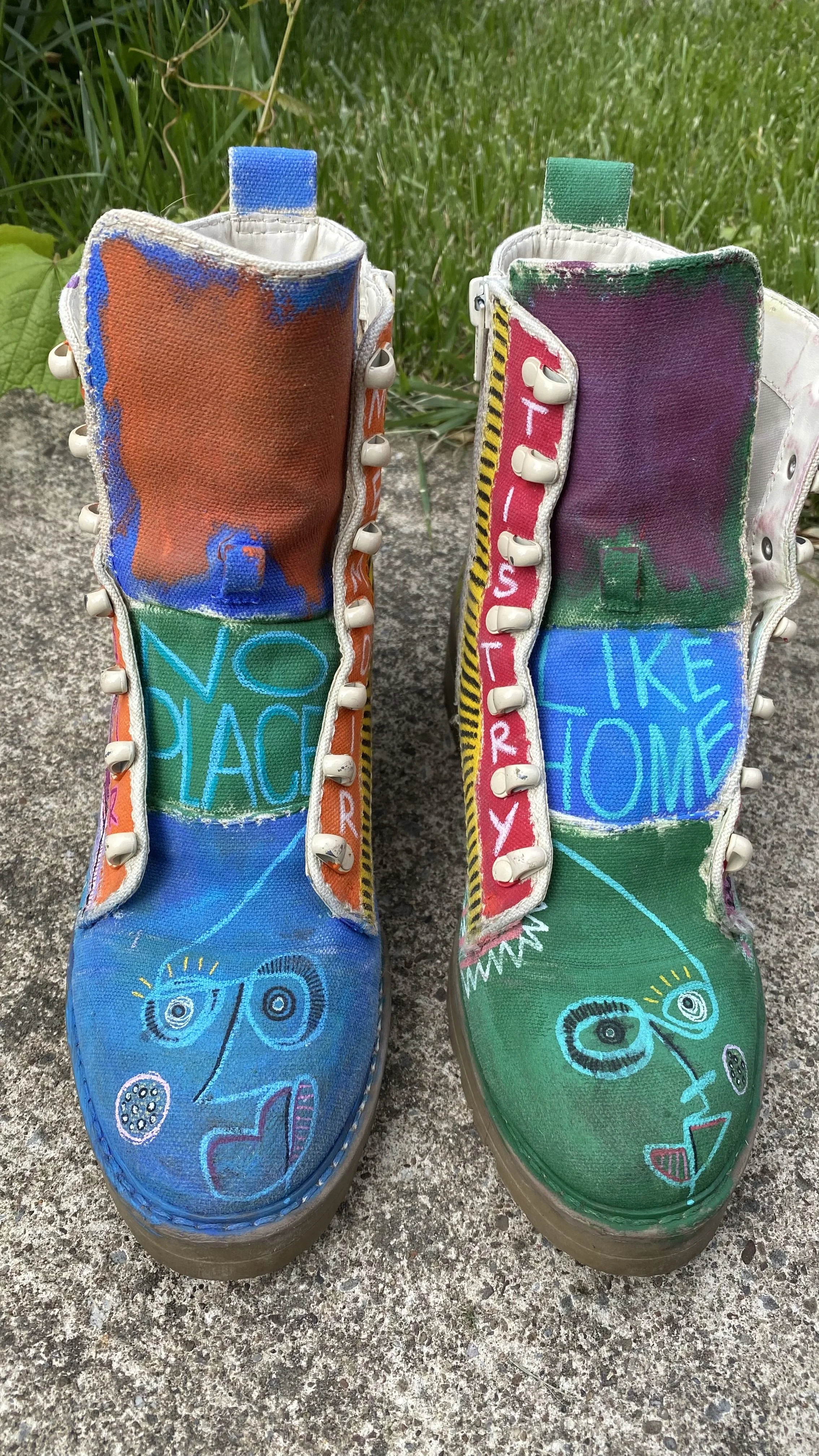 alien boots (no laces), 2023 // acrylic