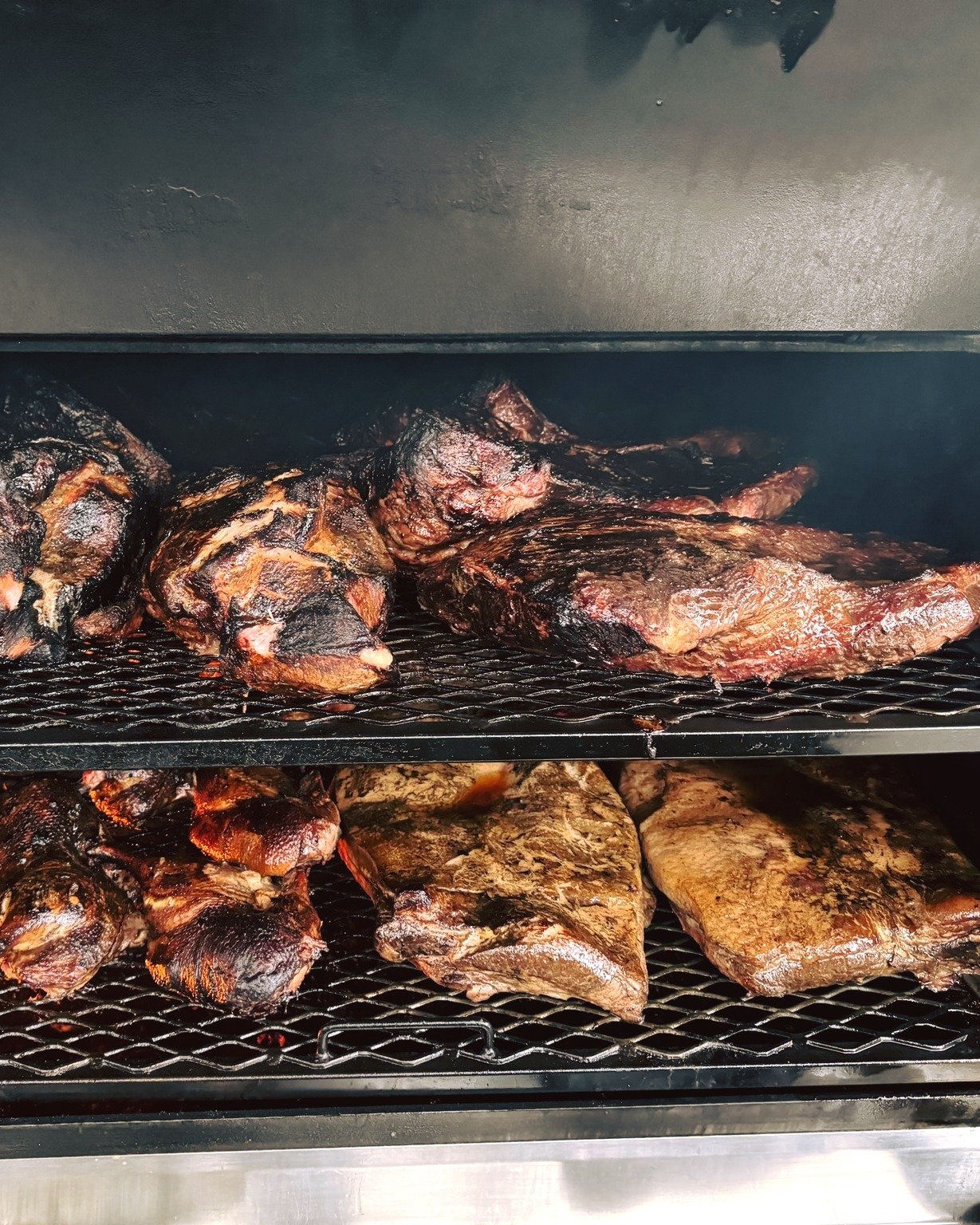 Saturday's HopSaint BBQ Plate is comin' up! You might need an assist for this&hellip;house-smoked Andouille sausage, chicken and brisket, along with our fresh pickled mixed veggies. Served Saturdays after 3 PM at the brewpub
📍5160 W 190th St, Torran