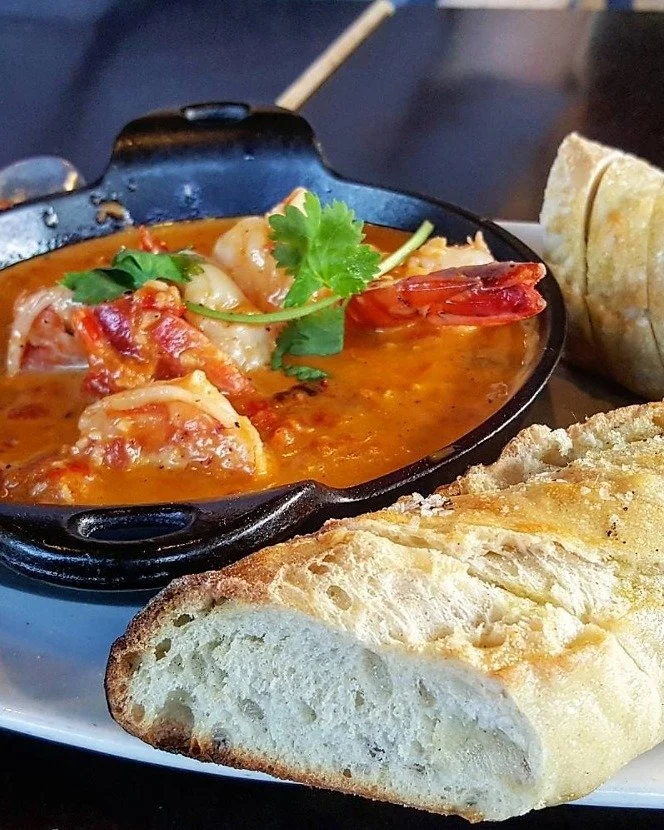 Who would kill for some HopSaint Killer Shrimp right now?
🍤 Roasted red pepper, roasted tomato, shallots, habanero, cilantro, cream ...and plenty of bread to get all that luscious goop. 
#hopsaintbrewingco #hopsaintbrewingcompany #hopsaintbrewco #ki