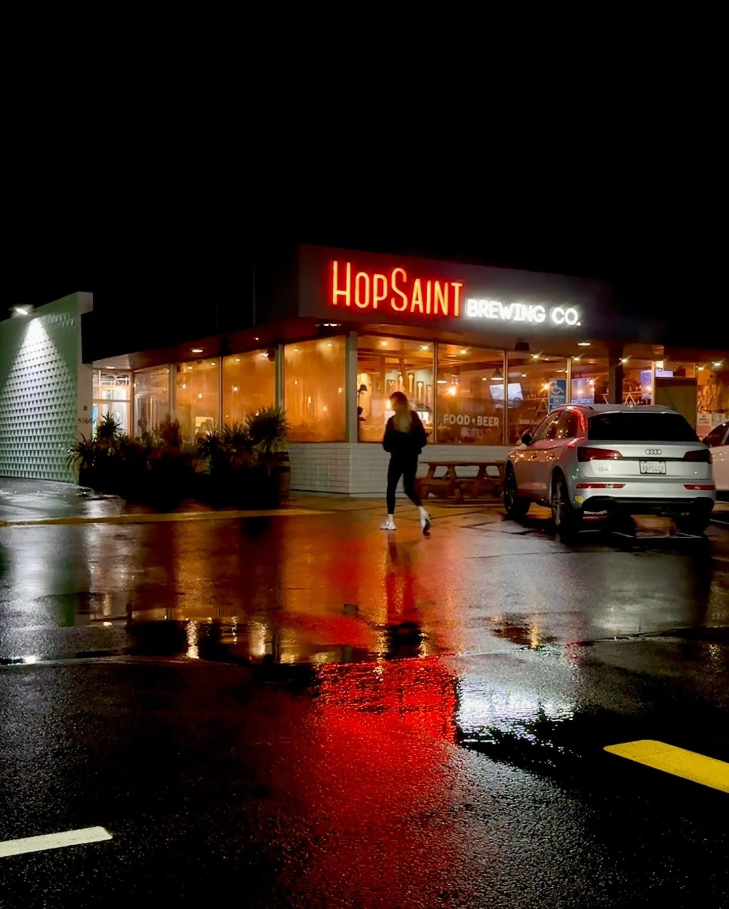 Damp night. Warm welcome. Hot food. Cold beer.🍺 #jointhesainthood

#hopsaintbrewery #hopsaint #independentbeer #torrancebrewery