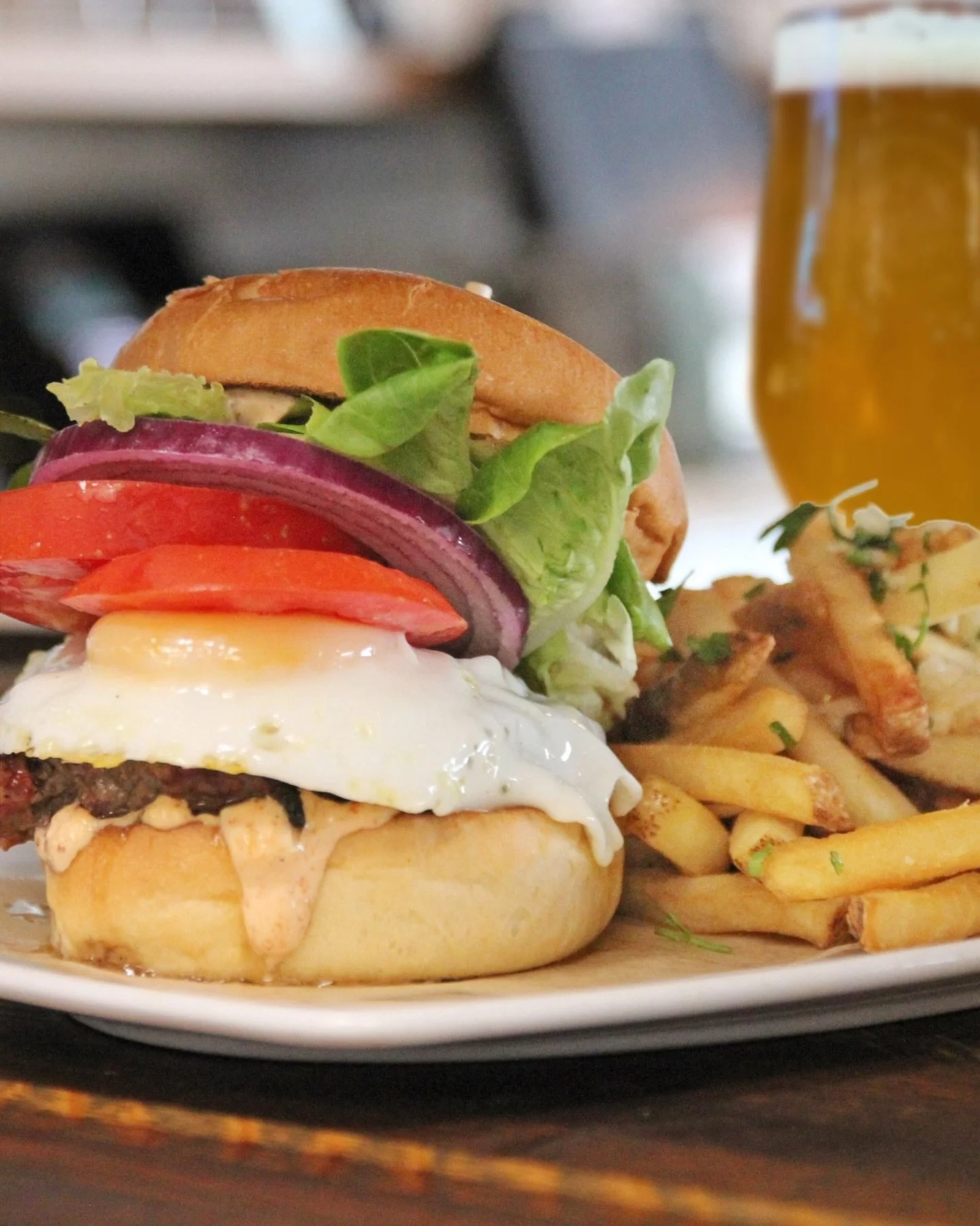 When you&rsquo;ve got a HopSaint burger and a beer, everything gonna be alright.
#jointhesainthood 

#greatqualitygetsall #discovertorrance #brewery  beer Torrance eater burgers fries hopsaintbrewing torrance brewpub