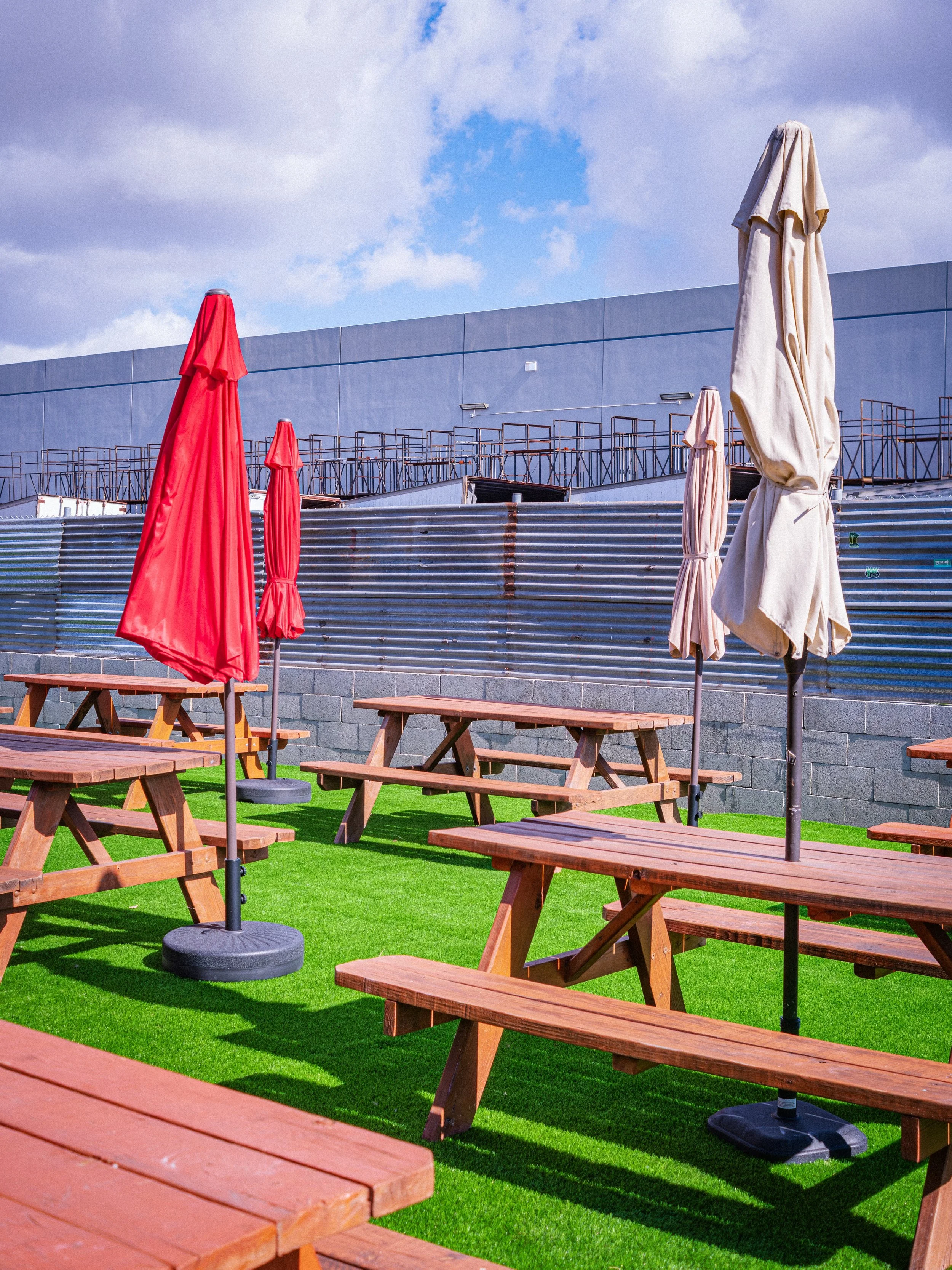 It&rsquo;s looking like a beautiful Sunday at 𝐓𝐡𝐞 𝐃𝐢𝐭𝐜𝐡.

Our Patio is open, the Dodgers game will be on the screens, and we&rsquo;ve got food from @electric_sliders_southbay for your pairing with your favorite HopSaint beers.

See you soon, 