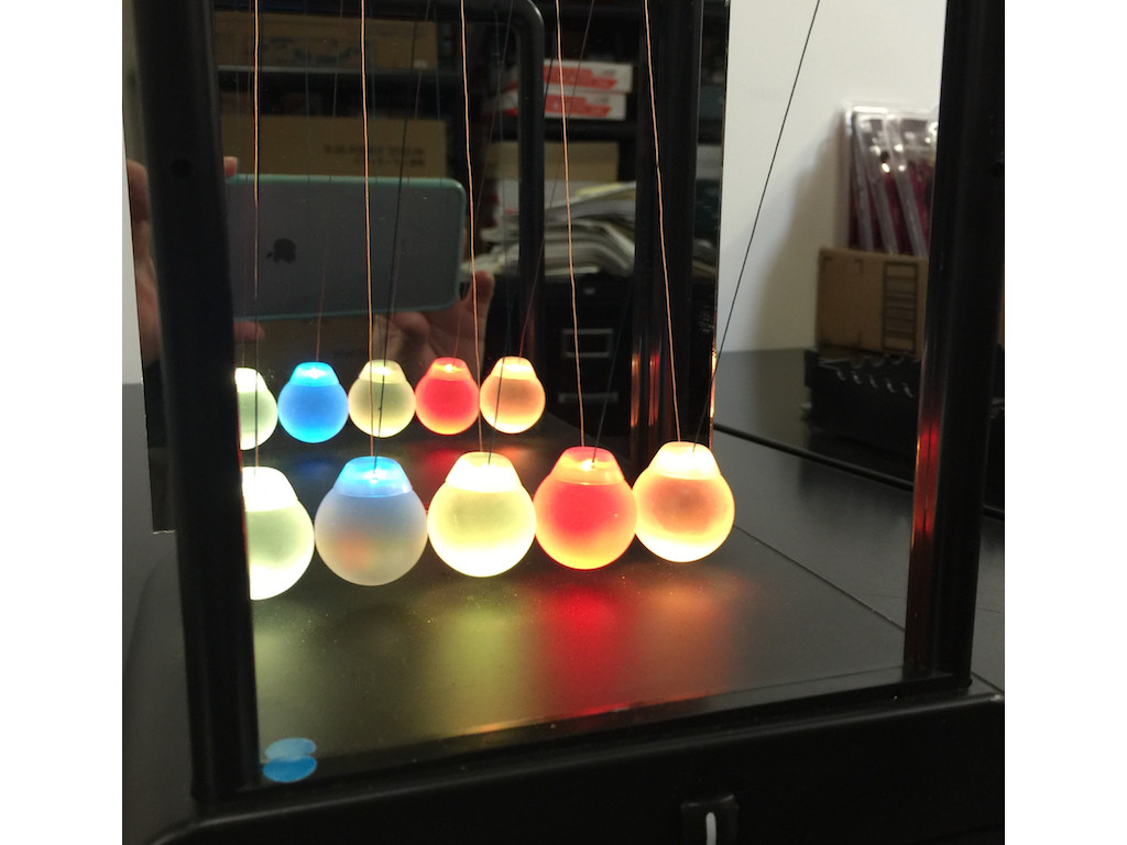 Light Up Newton's Cradle