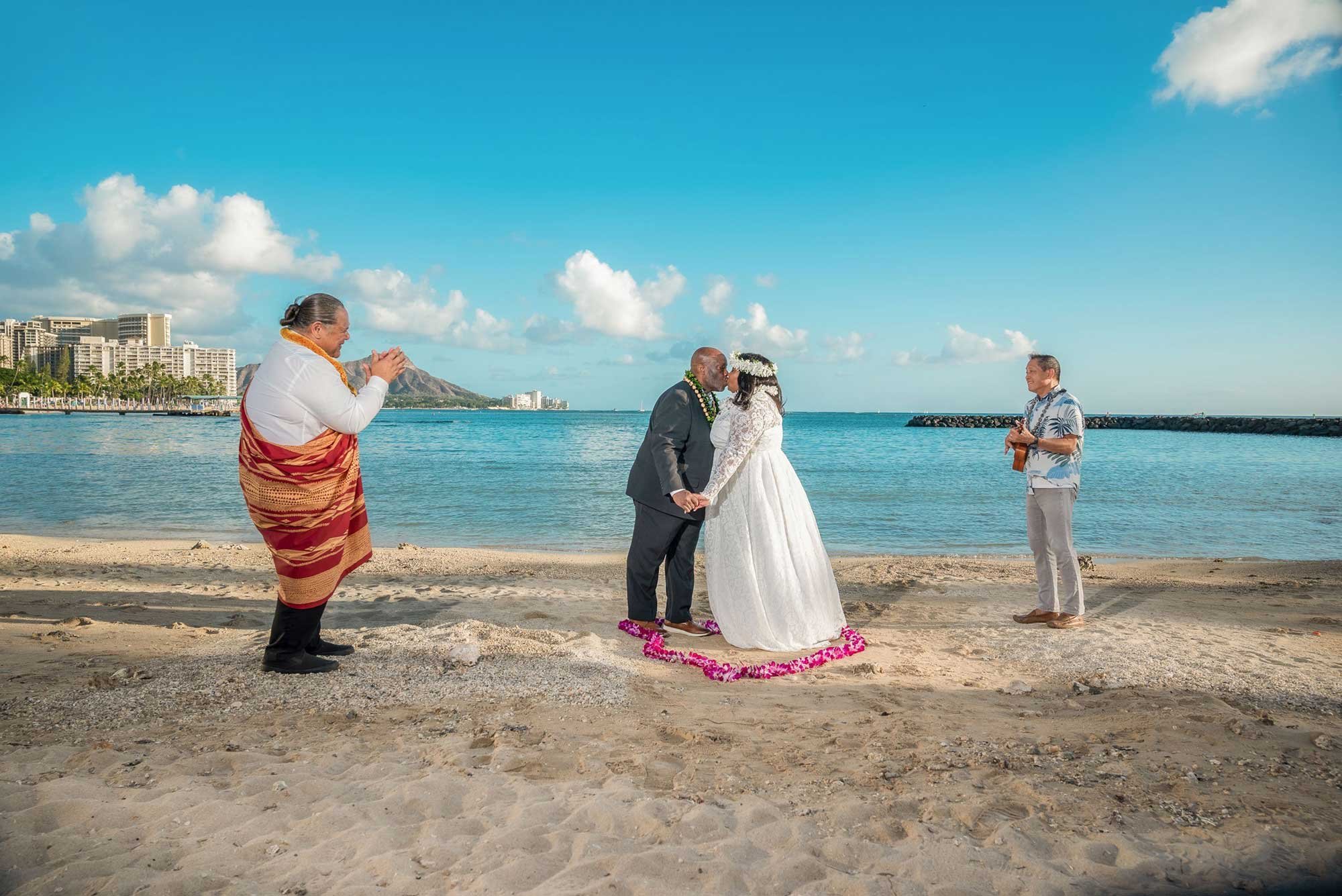 Affordable-Hawaii-Beach-Elopement.jpg