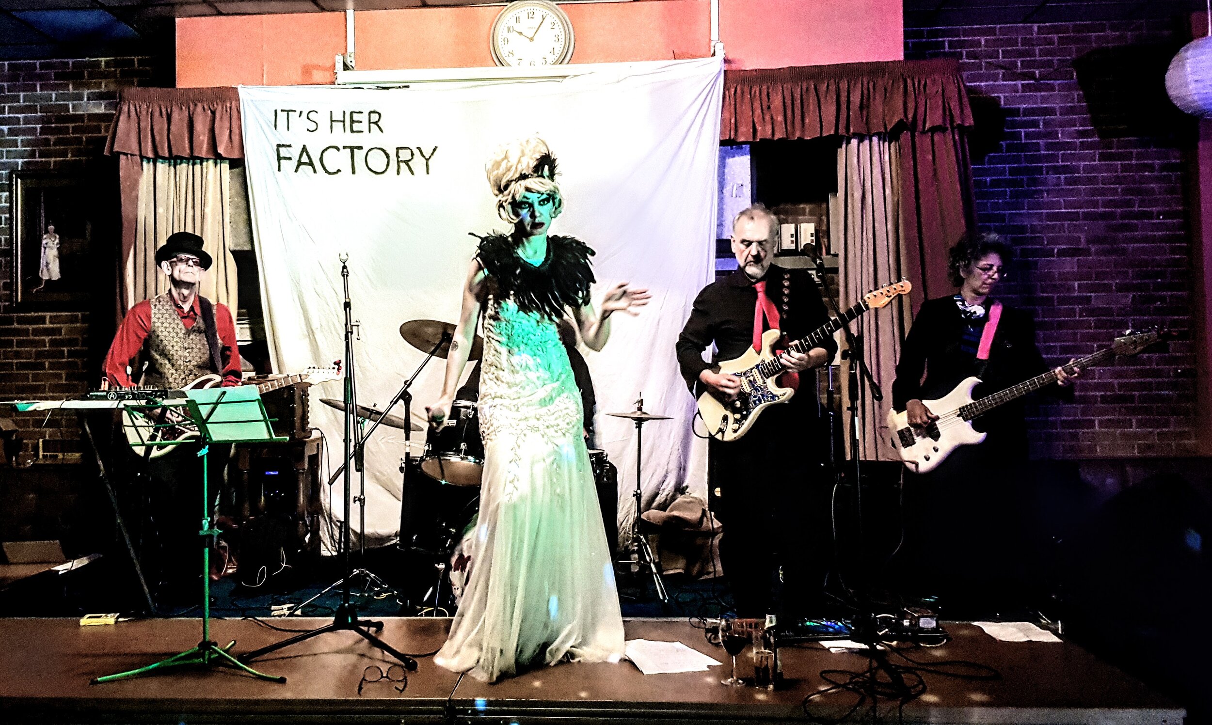 Live at It's Her Factory - Pic: Santa Rubine