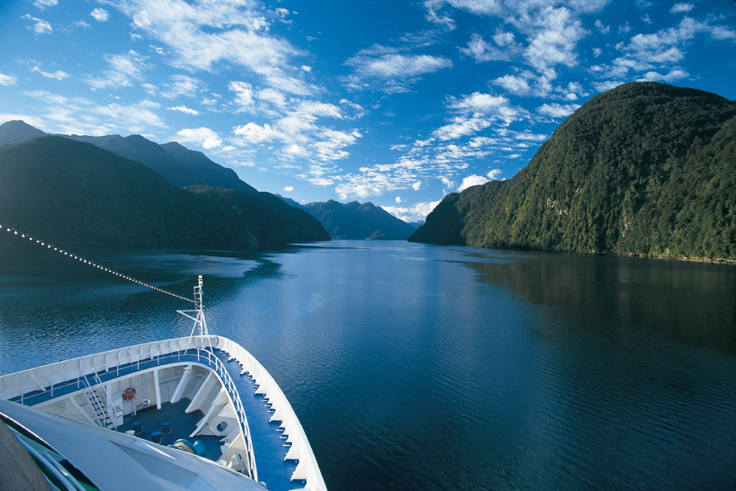 silversea-ship-sailing-new-zealand-waterway-1050x701.jpg