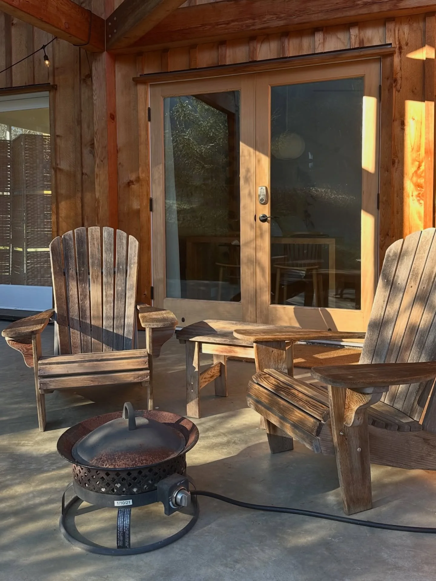Sunny Days sweep the clouds away 🌞😉.
This weekend is still available at the Salty Pear studio suite. Come soak it up.