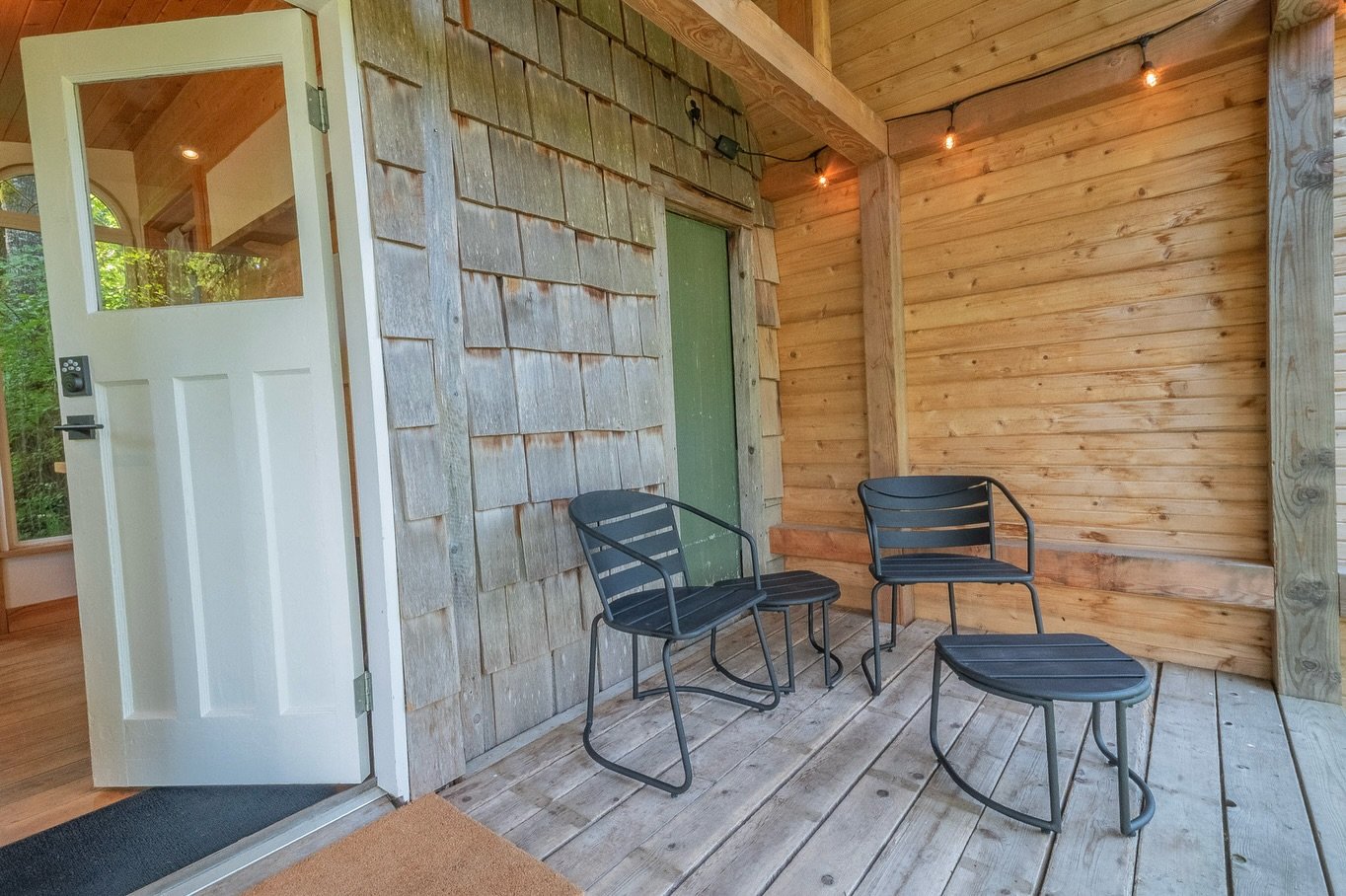 We&rsquo;ve made some sweet little updates to the Casita, some luxury additions to make your Salt Spring summertime stay a real delight! 
We look forward to hosting you! 
Kudos to @zoefox.ca for the design choices! 🫶🏼

#saltspringliving #saltspring