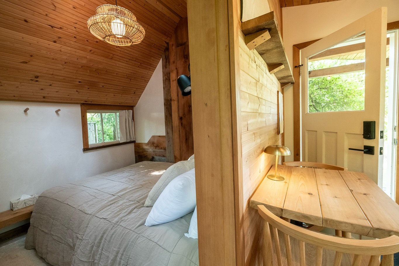 Exciting times, the Casita calendar is OPEN! We are very excited to share all the little updated details of the space! 

Credit to the carefully chosen design choices and execution goes to our wonderful property manager Zo&euml;! @thrive_in_life @zoe