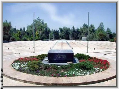 Day 39 - Invitation to Silence, Mount Hertzl and Channukah Party