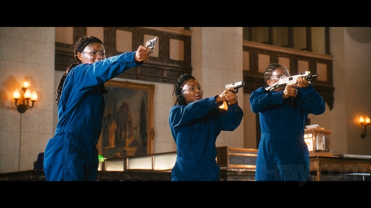 A screenshot of the final bank robbery during the film. (From L-R, Elise, Pickett-Smith, and Latifah).