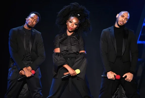 Brandy gives major attitude and fierceness during the beginning of her performance.