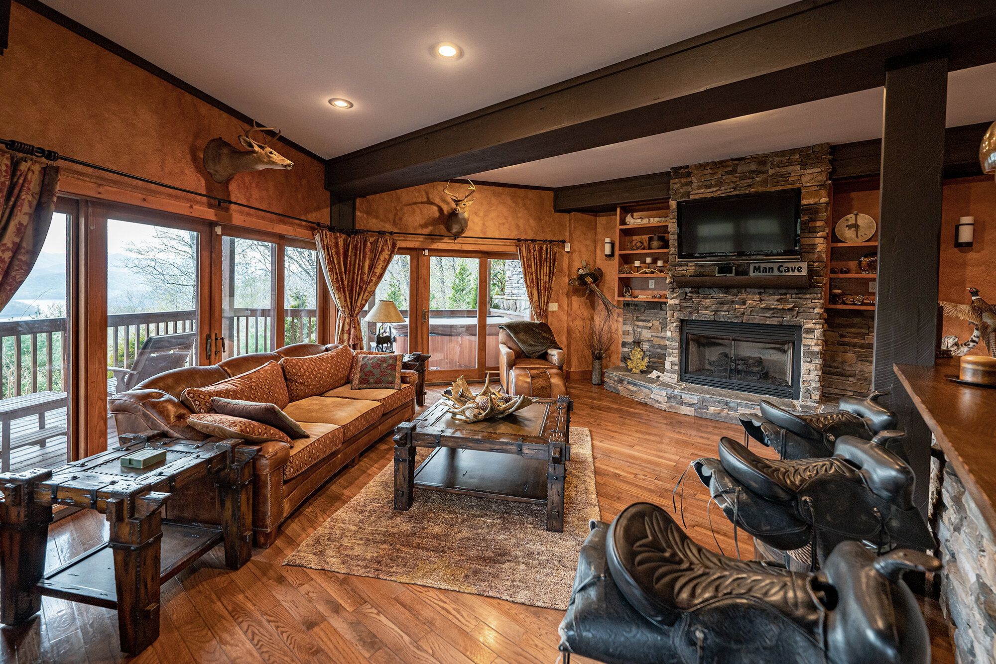   From lakeside cabins to mountainside hideaways, we've got you covered!    Book Your Nantahala Accommations here  