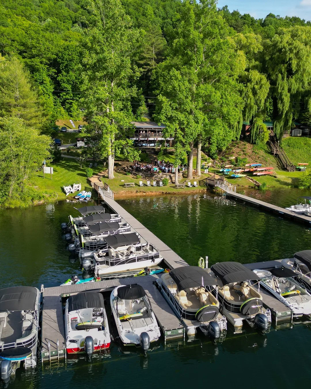 LE_cafe_boat-rentals3.jpg