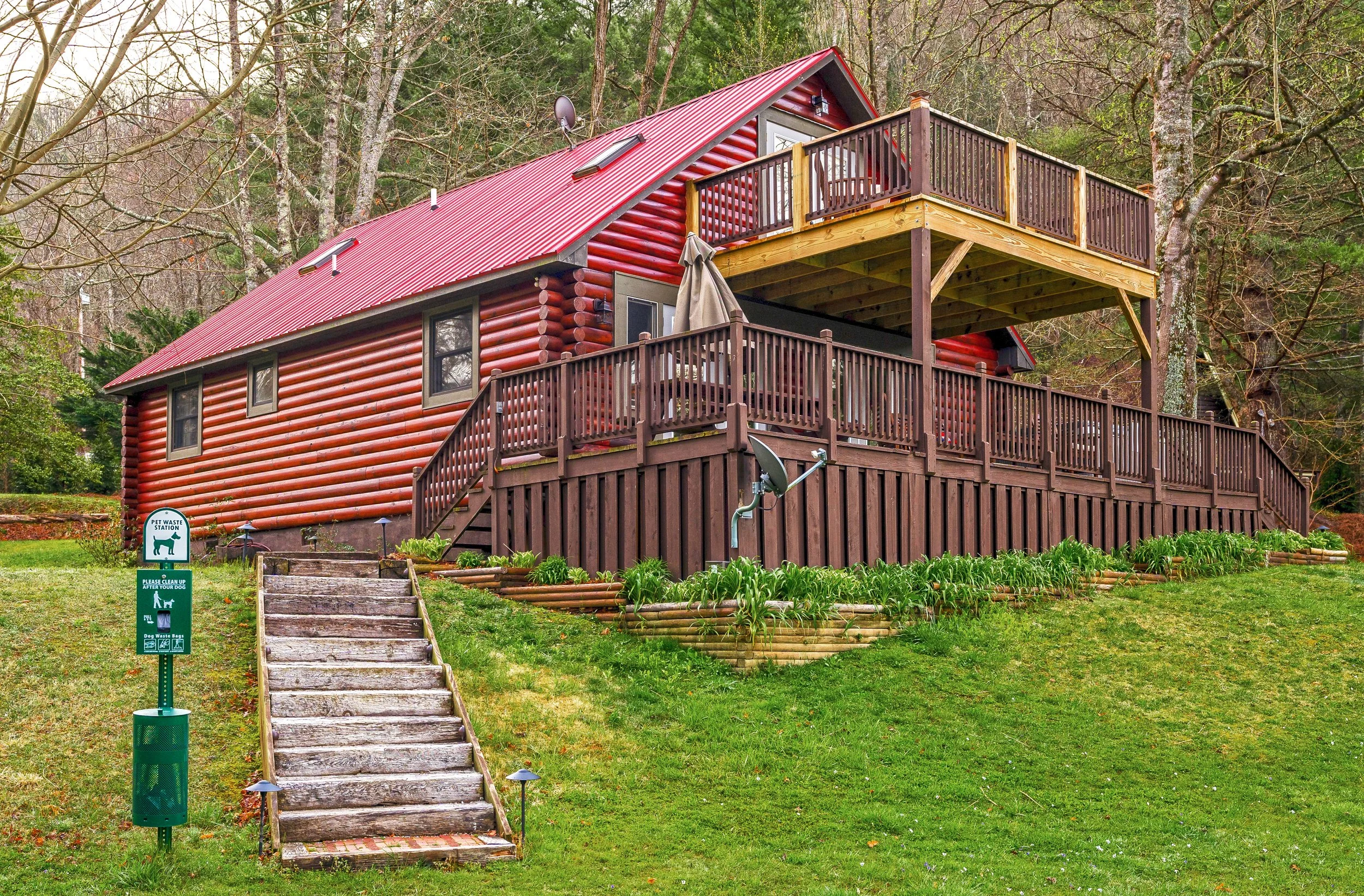 stayNantahala Cabin Rental in the fall and winter.jpg