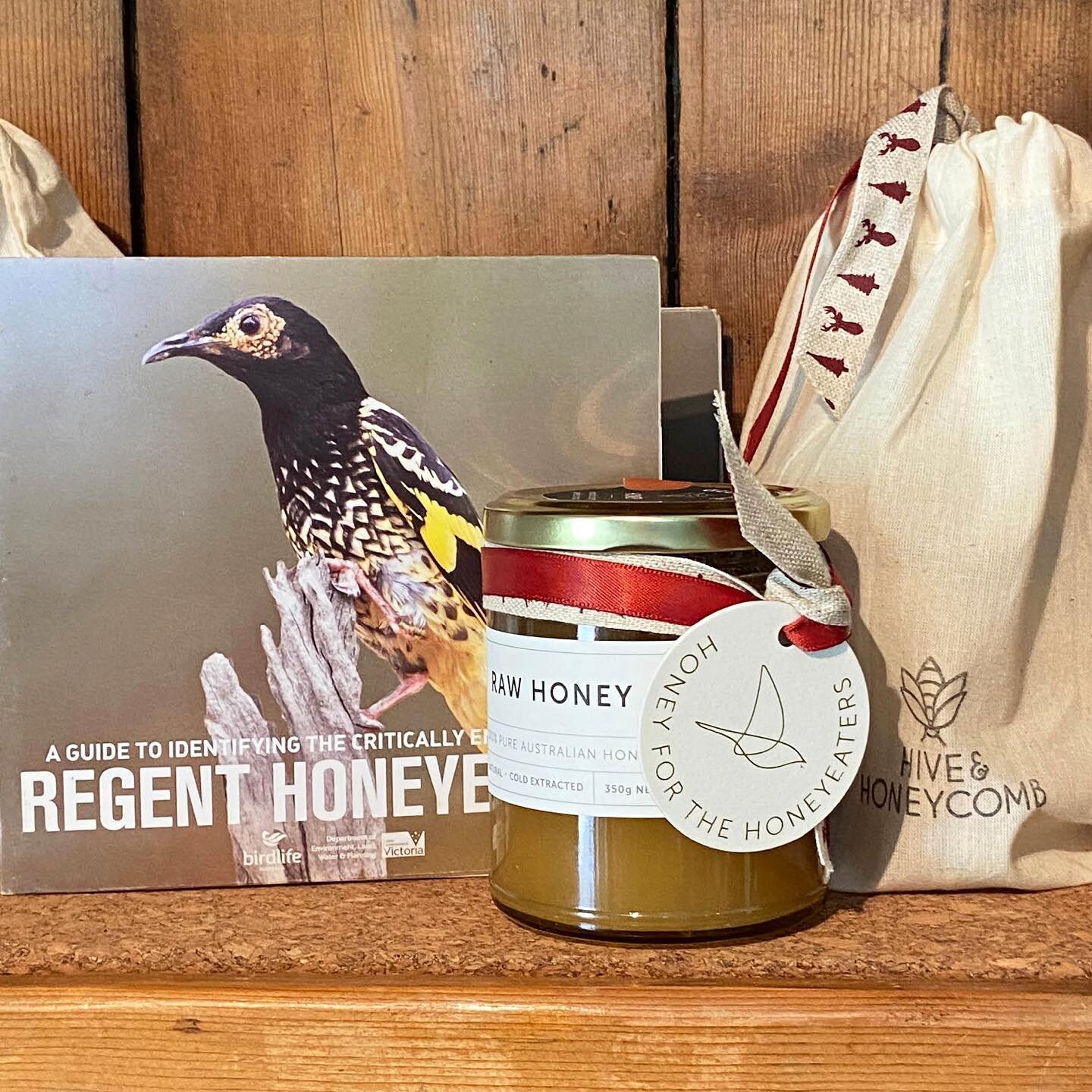 Delicious raw Australian honey @hiveandhoneycombapiary - totally scrumptious and proudly supports Birdlife Australia and Landcare in restoring breeding habitat for the critically endangered Regent Honeyeater. Available @fromthepaddockmarket 

#regent