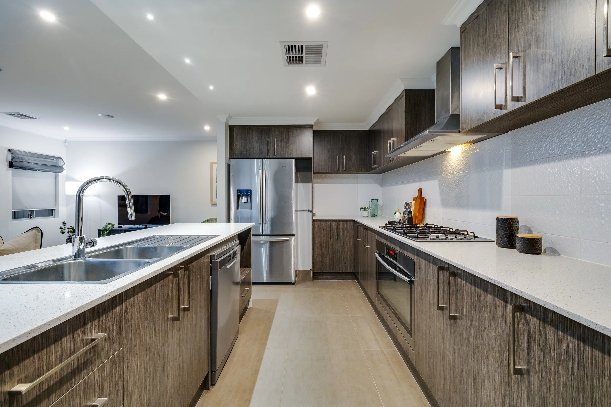 974844_58 Jennapullin Cres-32.JPG
