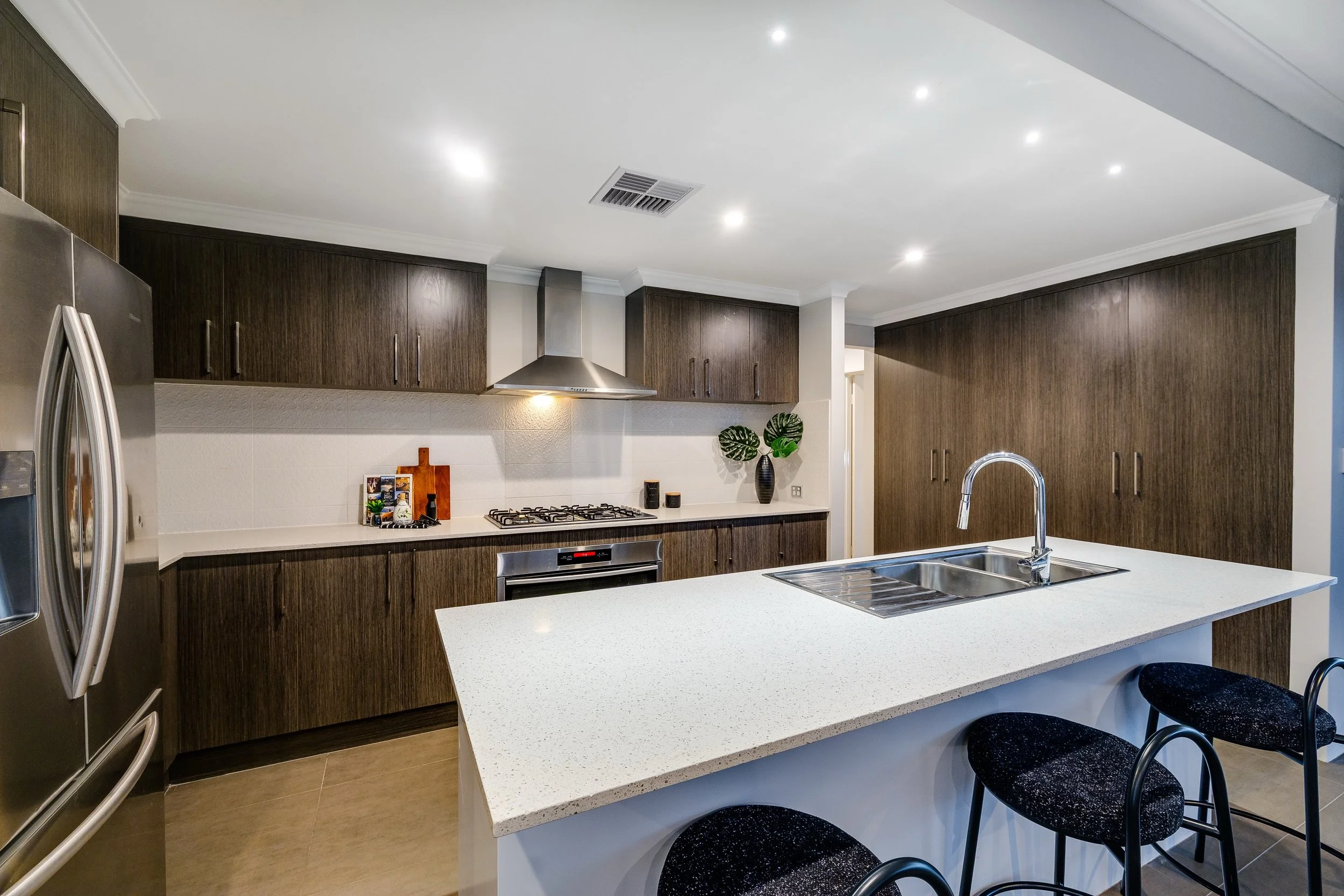 590548_58 Jennapullin Cres-28.JPG