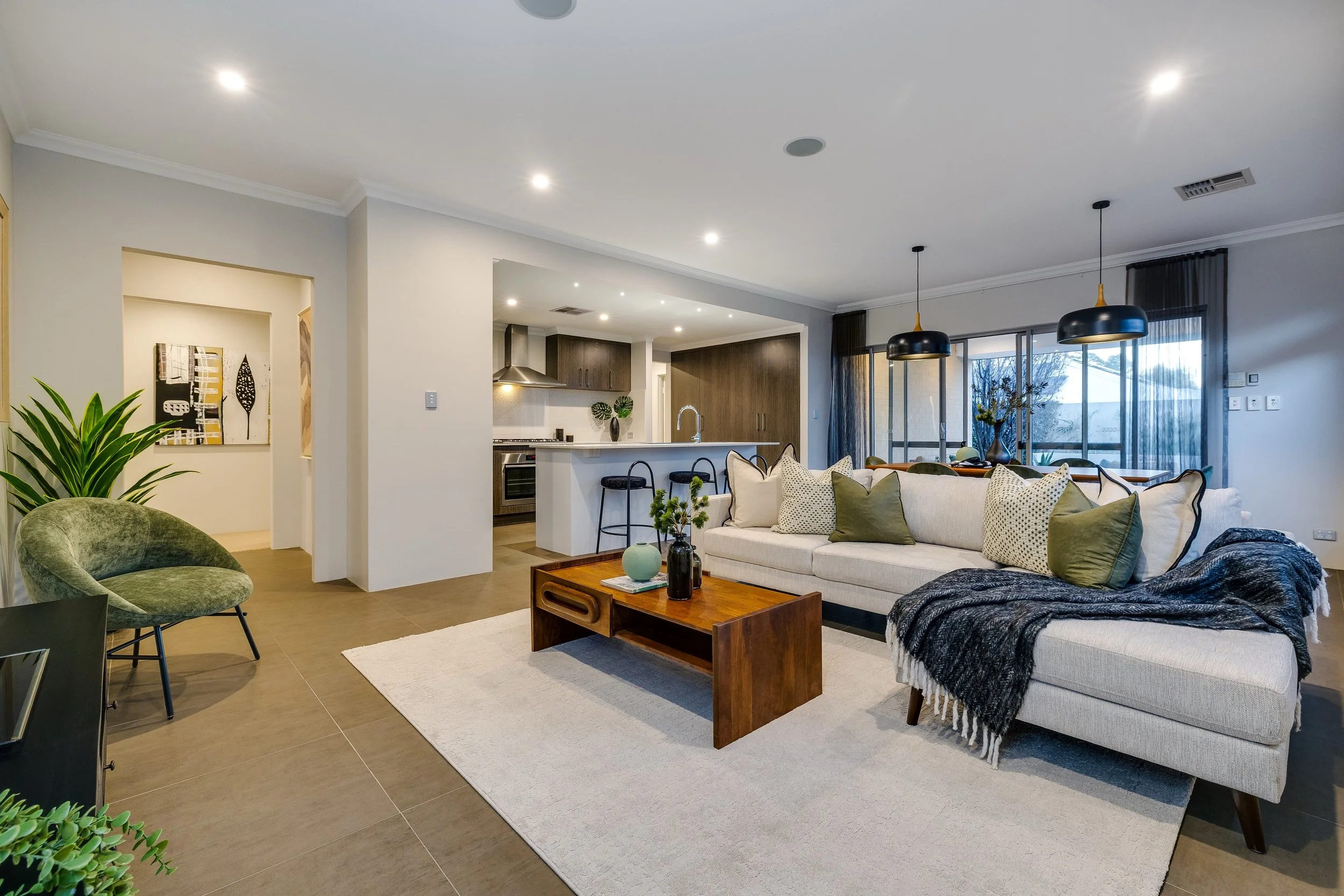 729093_58 Jennapullin Cres-26.JPG