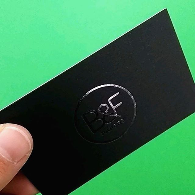 Want your business cards to stand out from the crowd? 🤔 Check out @bfpapers new business cards! Absolutely stunning 🤩 These cards have been black foiled on ebony colorplan and mounted to a digitally printed grey colorplan stock. 😍 
#bfpaper #valle