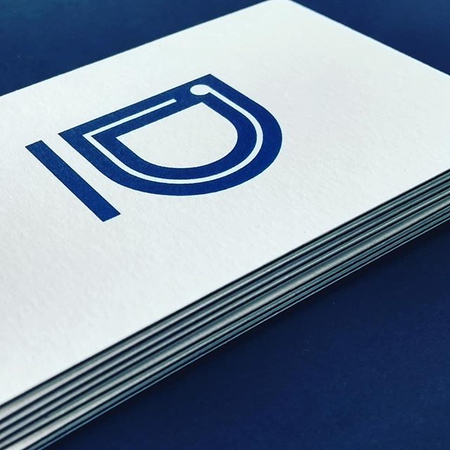 Is it almost lunch time yet? 🥙 I am looking forward to my homemade sandwich 🤗 talking of sandwiches... Have you seen these business cards! A paper sandwich! 😆 Two pieces of white colorplan stock sandwiched around a piece of blue stock! How cool is