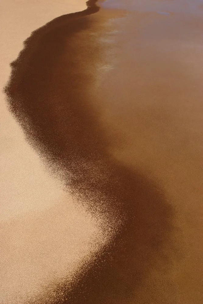 Sand curves like galaxies, Suguta Valley