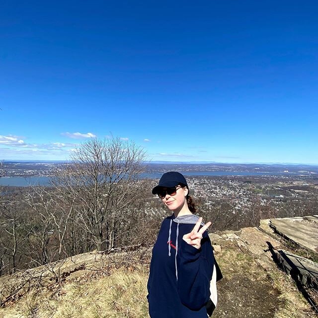 This weekend @romanambroselli and I rented a zip car (didn&rsquo;t interact with anyone, deep cleaned and sanitized the car immediately) and drove an hour and a half upstate for a hike. When we arrived, we were surprised to see SO MANY people there. 