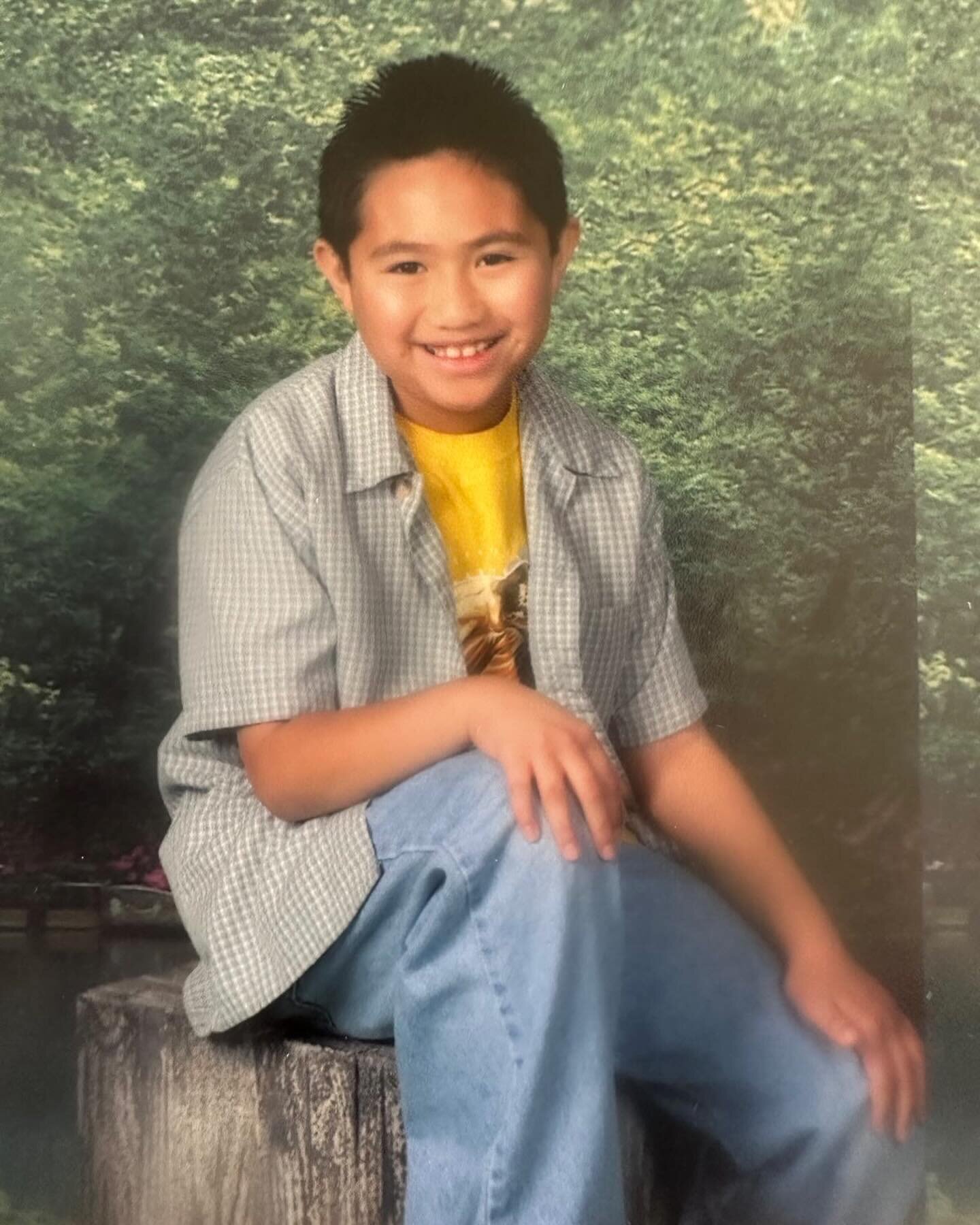 Before he was our fearless music director and extraordinary leader, this Echo OG was serving looks and tearing up the soccer field. Give it up for&hellip;.

🎶 ANDREW (tenor/baritone) 🎶