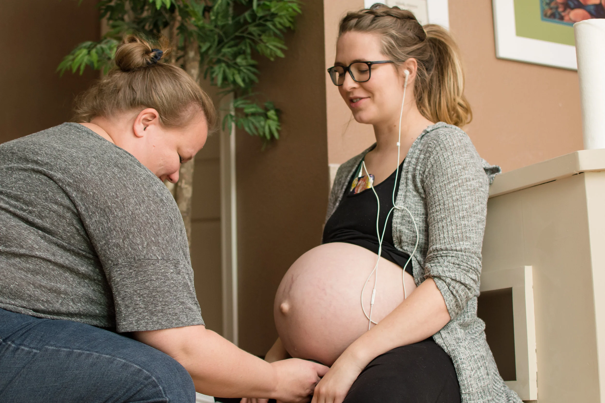 Midwife-Assistant-Checking-Vitals-at-Special-Delivery-Birth-Center-in-Tulsa.jpg