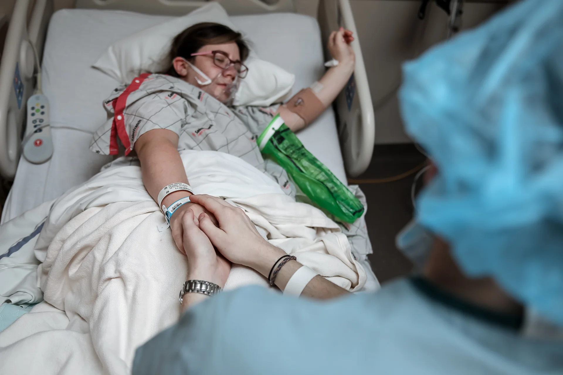 Tulsa-Oklahoma-Birth-Photography-Holding-Hands-Prayer.jpg