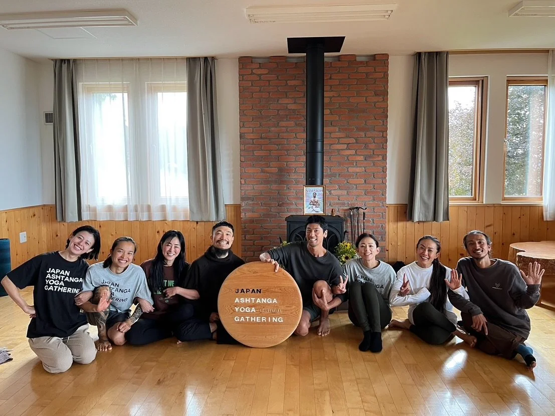 9/13〜9/21まで開催されたJAYGに
今年も講師として参加させて頂きました
@japan_ashtanga_yoga_gathering 

クラス以外の共に過ごす時間が互いを知り
学び合い、得るものの多さに感謝してこれからじっくり
心で味わいたいと思います

相手が挑もうとしてることに共感してくれる
ポジティブなエネルギーは出会った頃から感じてますが
歳を重ね更にその存在の大きさを感じるゆうやくん
ありがとう　@yuya67 

そのゆうやくんを陰でしっかりサポートしてる
あさちゃんはお