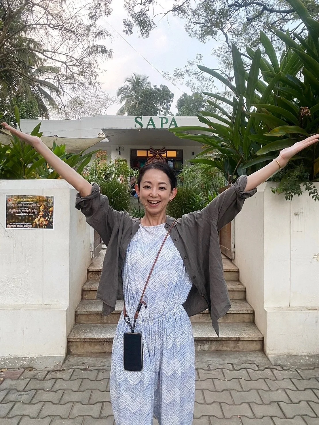 今年も12月をインドで過ごさせて頂きます
シャラを始め各スタジオのご理解ご協力
本当にありがとうございます

昨年過ごした時間の中で少し意識の変化がありました

会うたび沢山の人に「忙しそう」と言われ続けてきても
私自身は好きな事が仕事で
会って気持ちの良い人が集まる仕事は
体力的に大変なことがあっても心が満たされています
忙しいに慣れているし一日いくつもの仕事出来る体力が
いつのまにか身についていたみたい

もう何年振り？と言うよりもしかしたら
初めて自分の練習だけを行うゴクラムでの日々は
そ