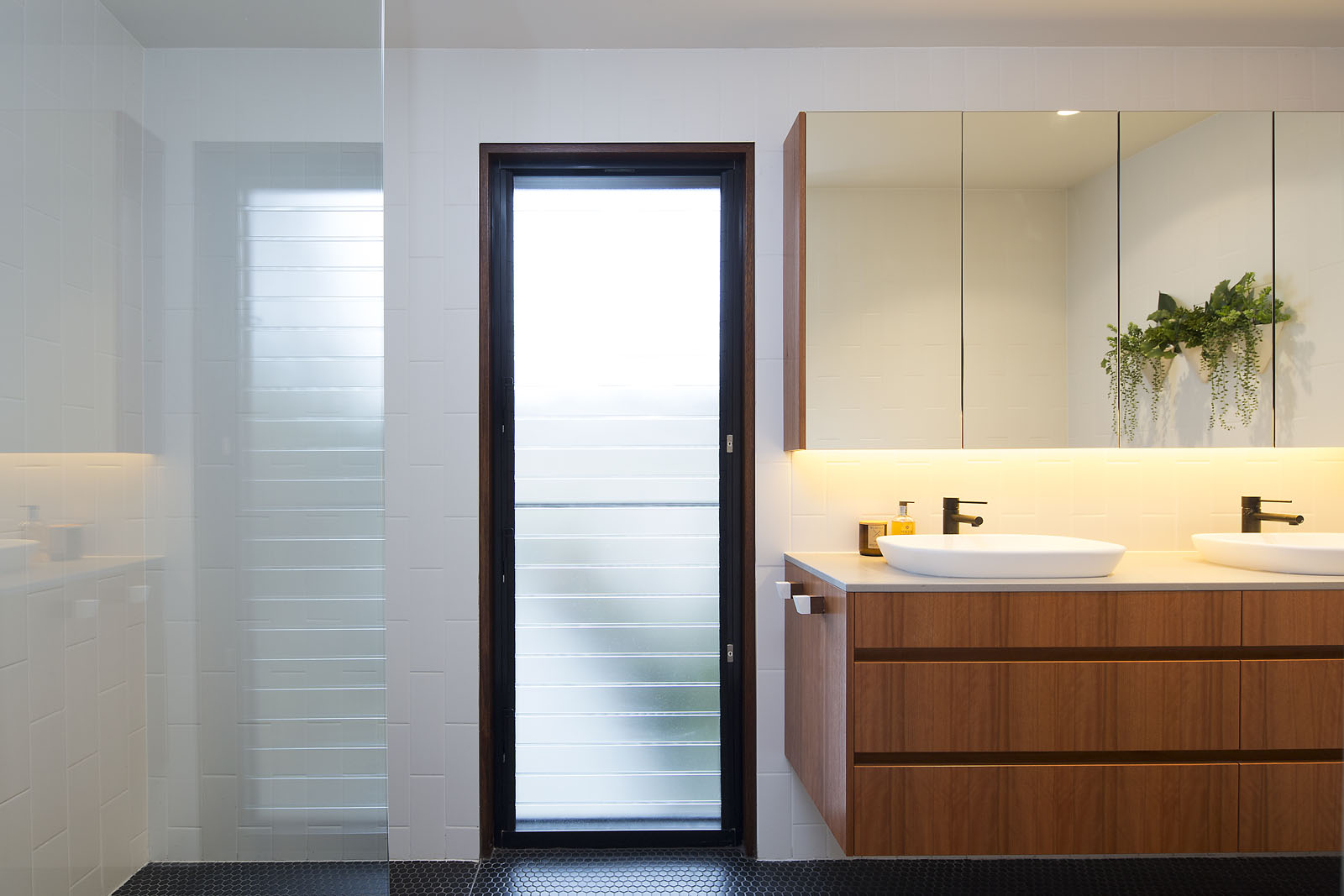 Ensuite- Lincoln 2B