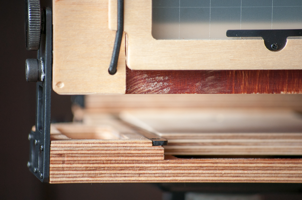 The camera is constructed form birch plywood and mainly metal parts.