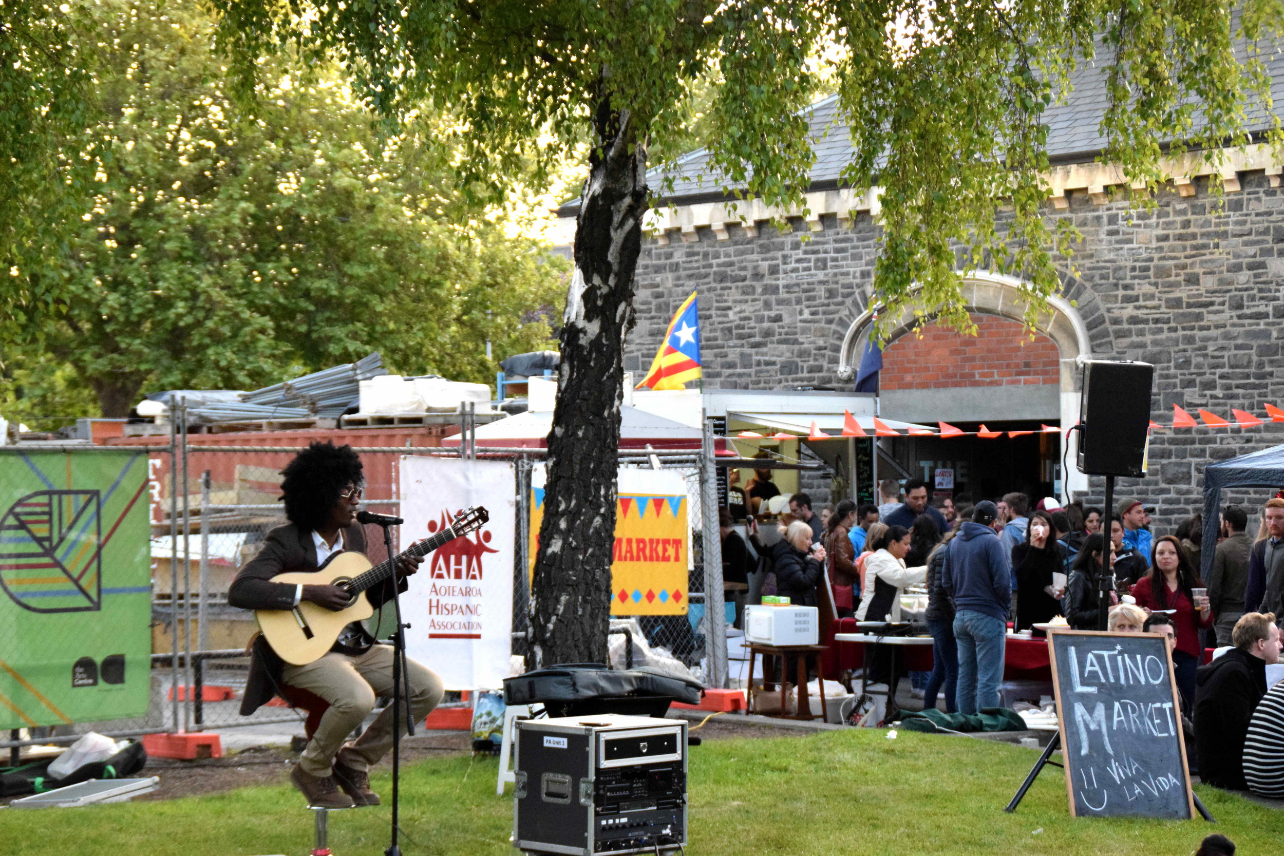 There was outdoor entertainment with live music by Sven on accordion, Musica 