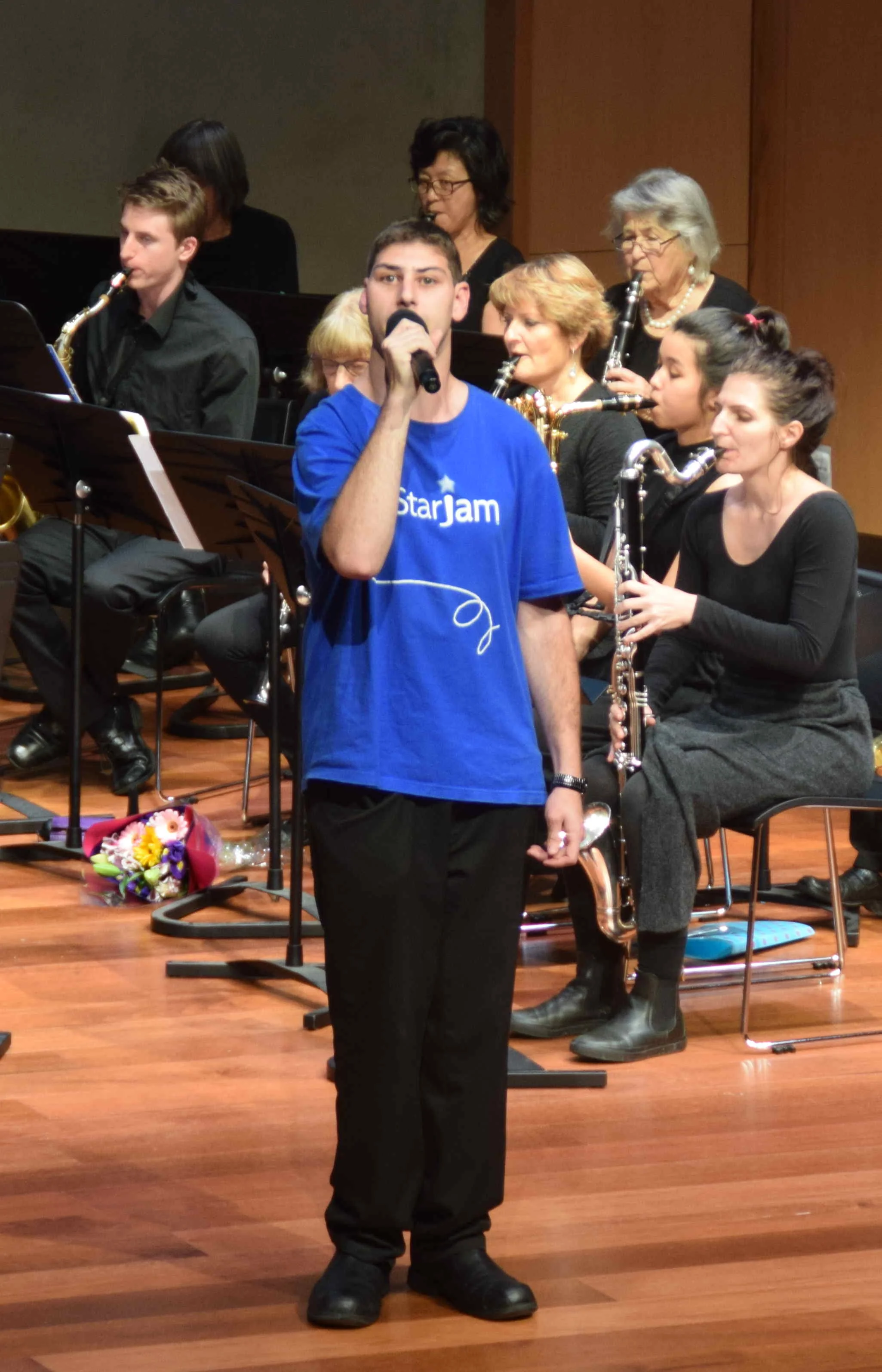 Jammer Mark Lewis singing Pokarekare ana