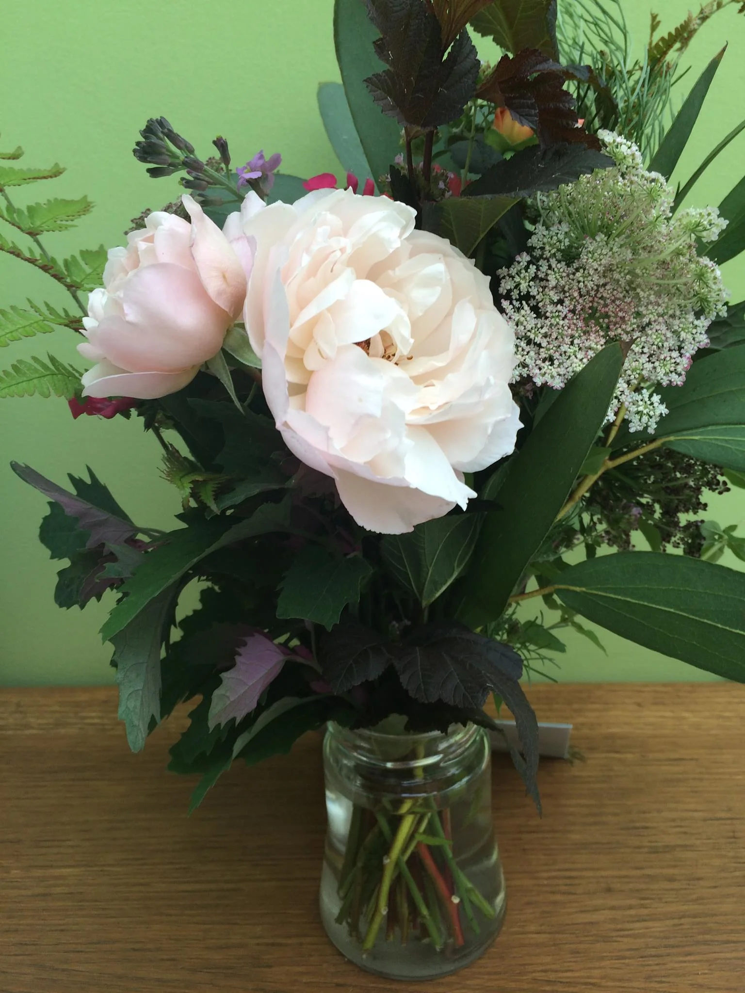 Bouquet two: roses (I still need to dig out the name, sorry!) eucalyptus leaves, wild carrot and Physocarpus 'Diablo'.