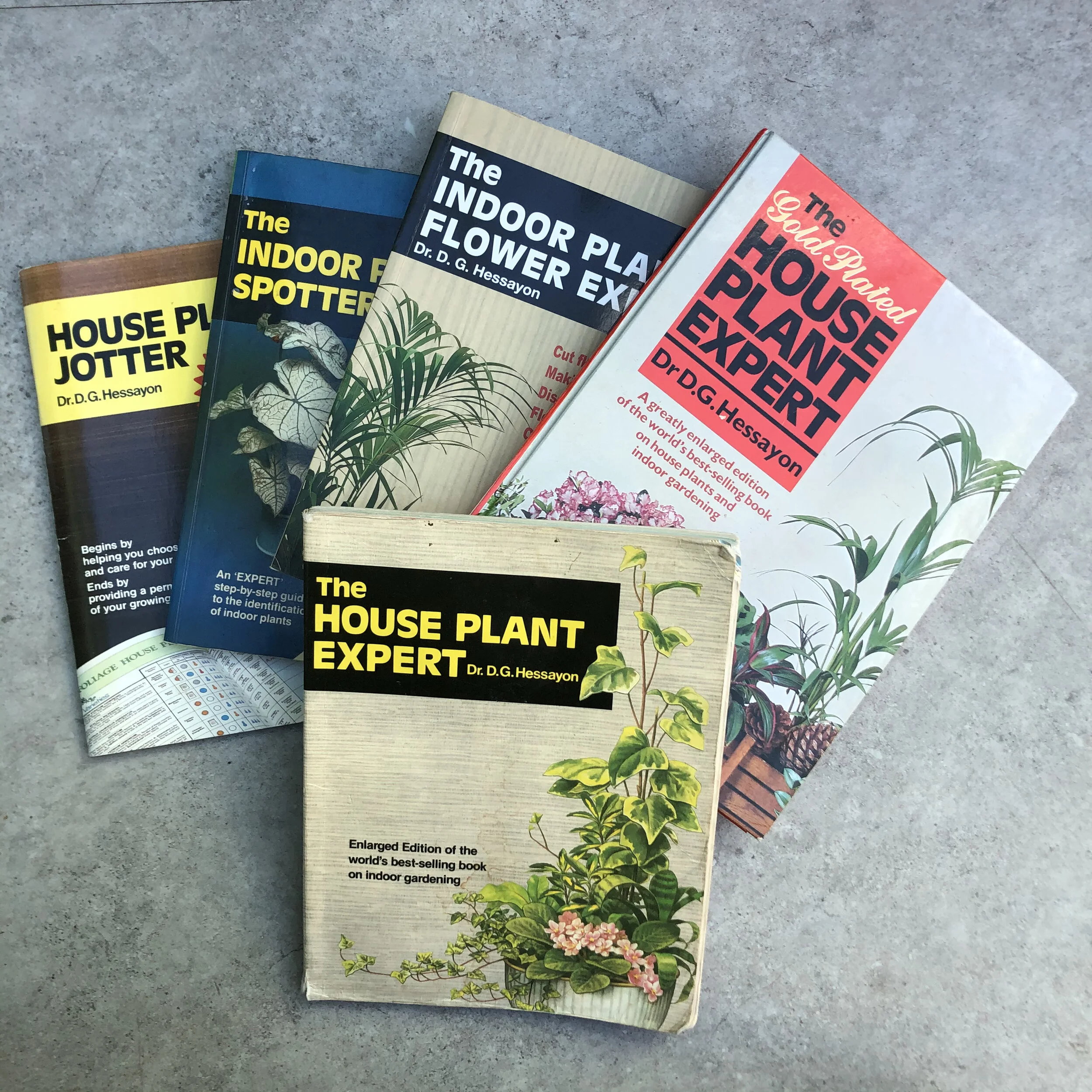 Episode 184: The Houseplant Expert by Dr David Hessayon - the book that launched my houseplant obsession