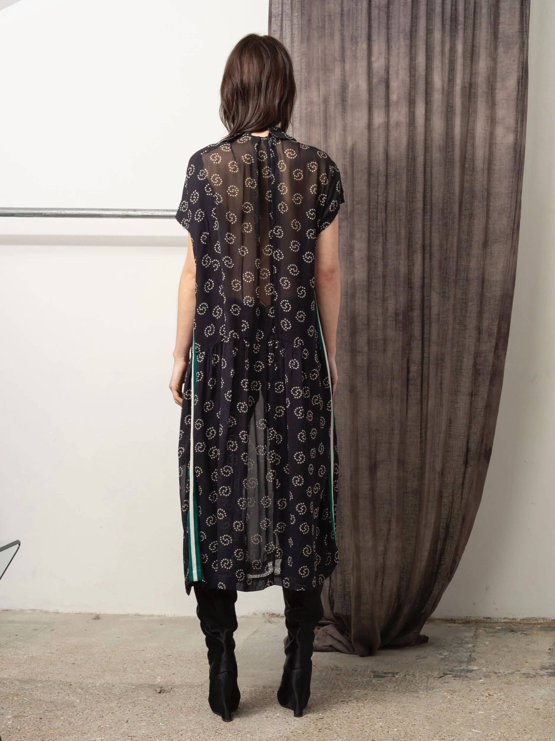 64EBB729-C3E5-4616-987B-08453CE98D70