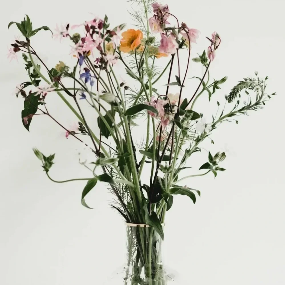 wild flower walk & bouquet arranging