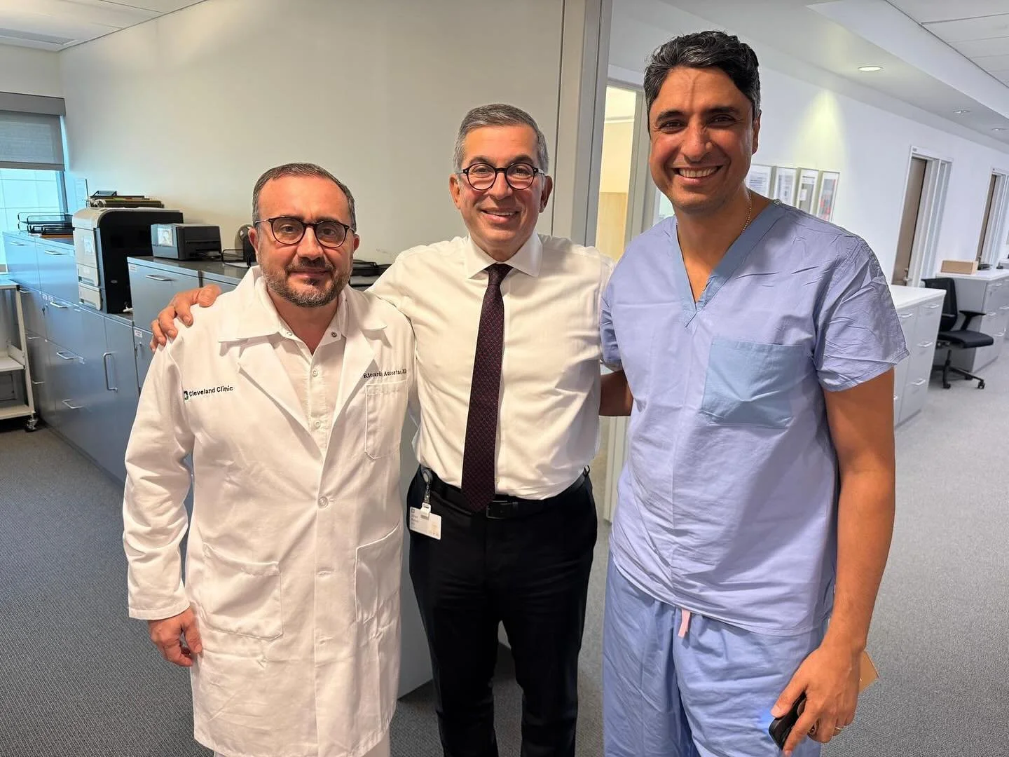 🌍 At the Mecca of Single-Port Robotic Surgery

An unforgettable week at Cleveland Clinic, where the single-port robotic revolution began.

Truly humbled by the generosity, time, and attention from Professor Jihad Kaouk, the pioneer and Chairman of U