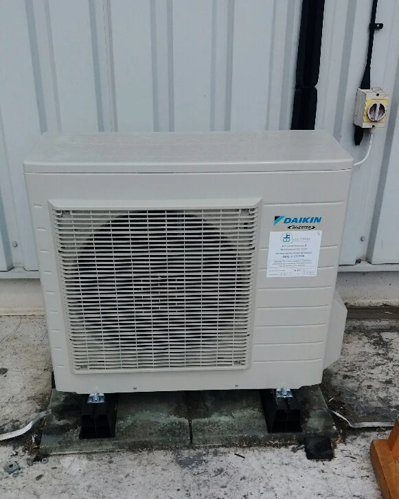 AC condensing unit rooftop