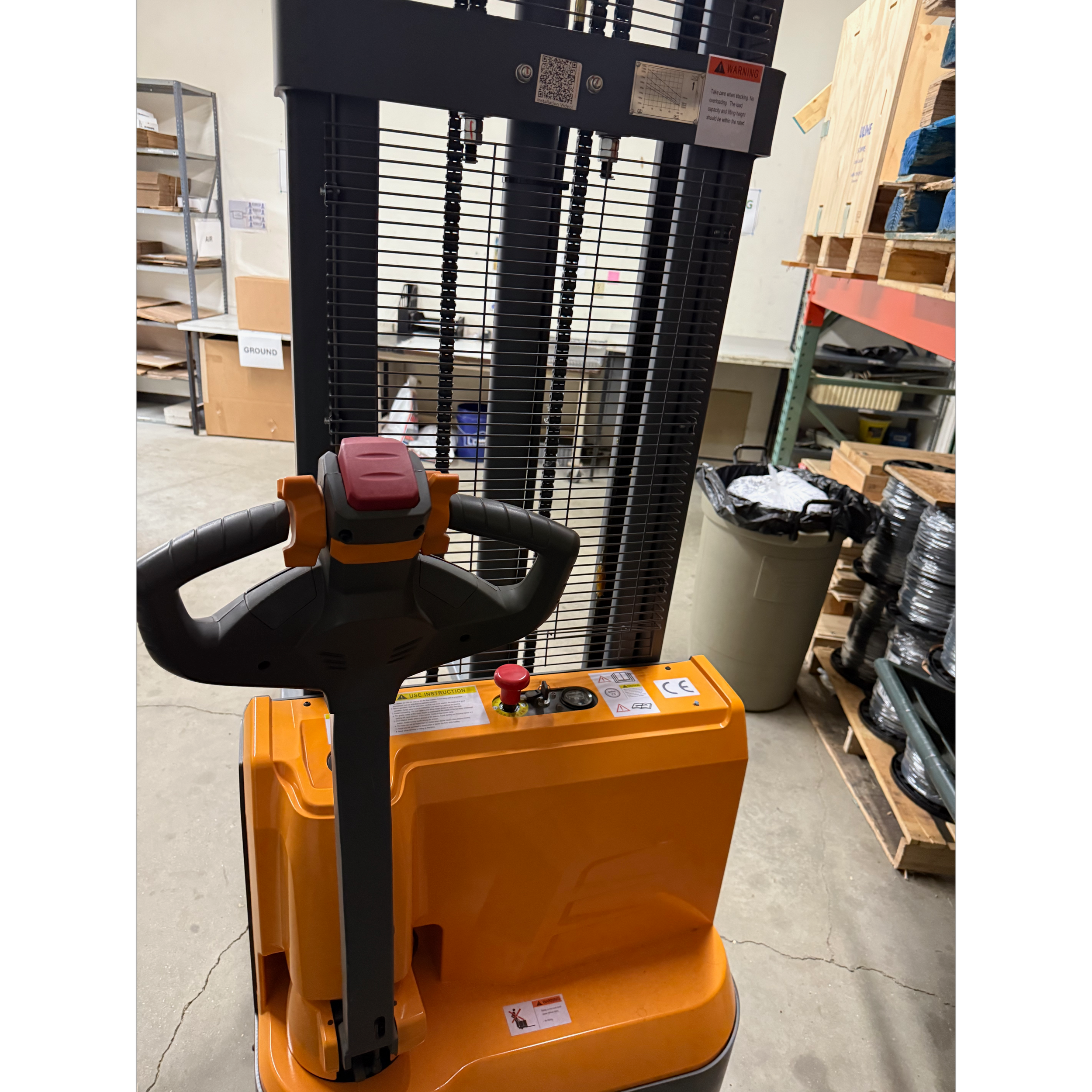 Motorized Pallet Lift (driver view)