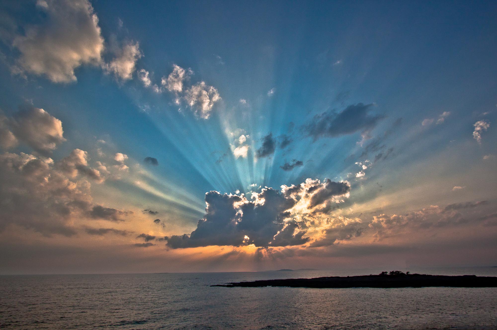 Hermit Island - God Rays (1 of 1).jpg