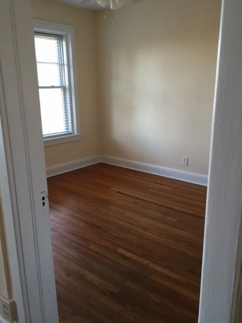 petite bedroom.jpg