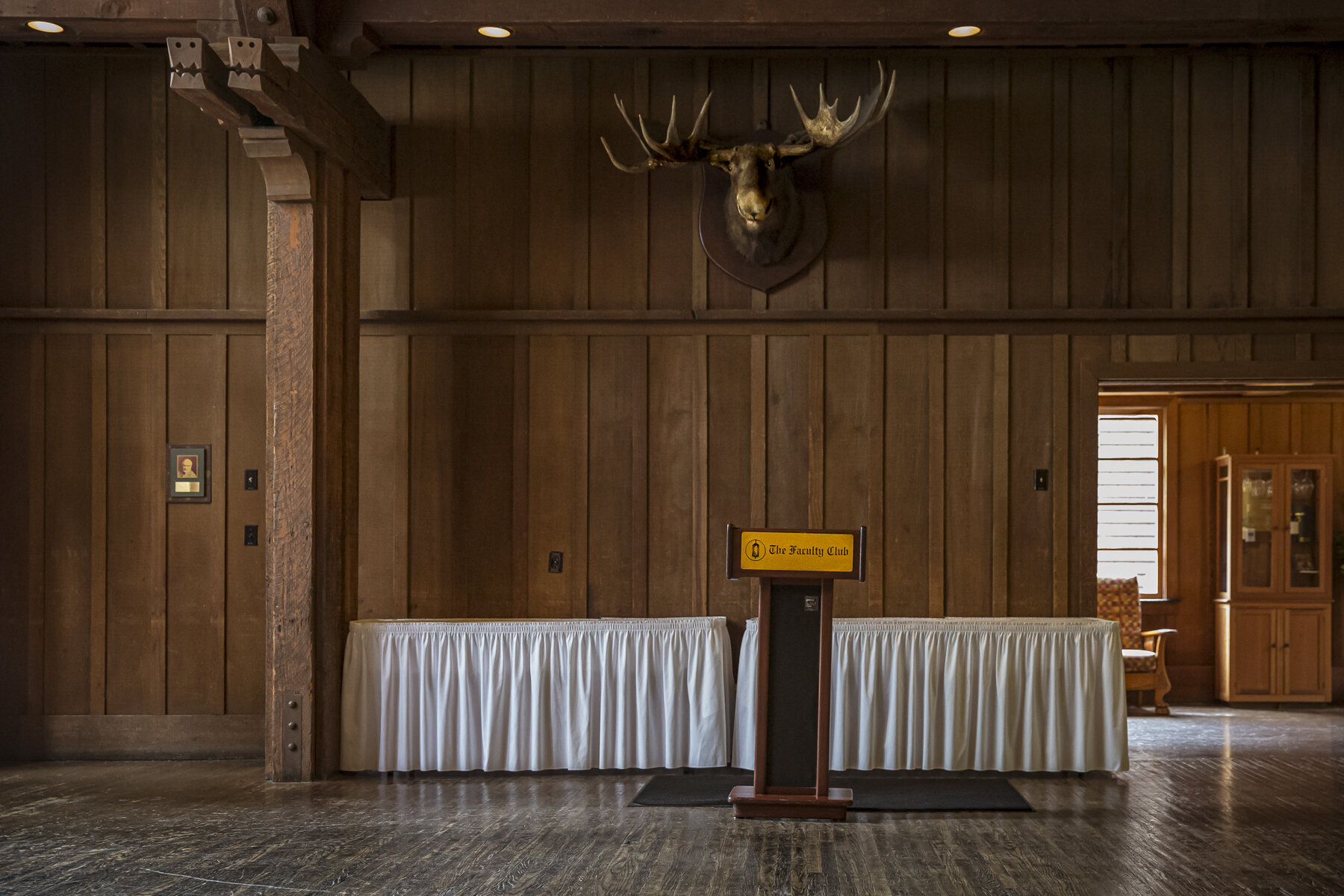 Annette_Solakoglu_Faculty Club_01_Main Hall.jpg