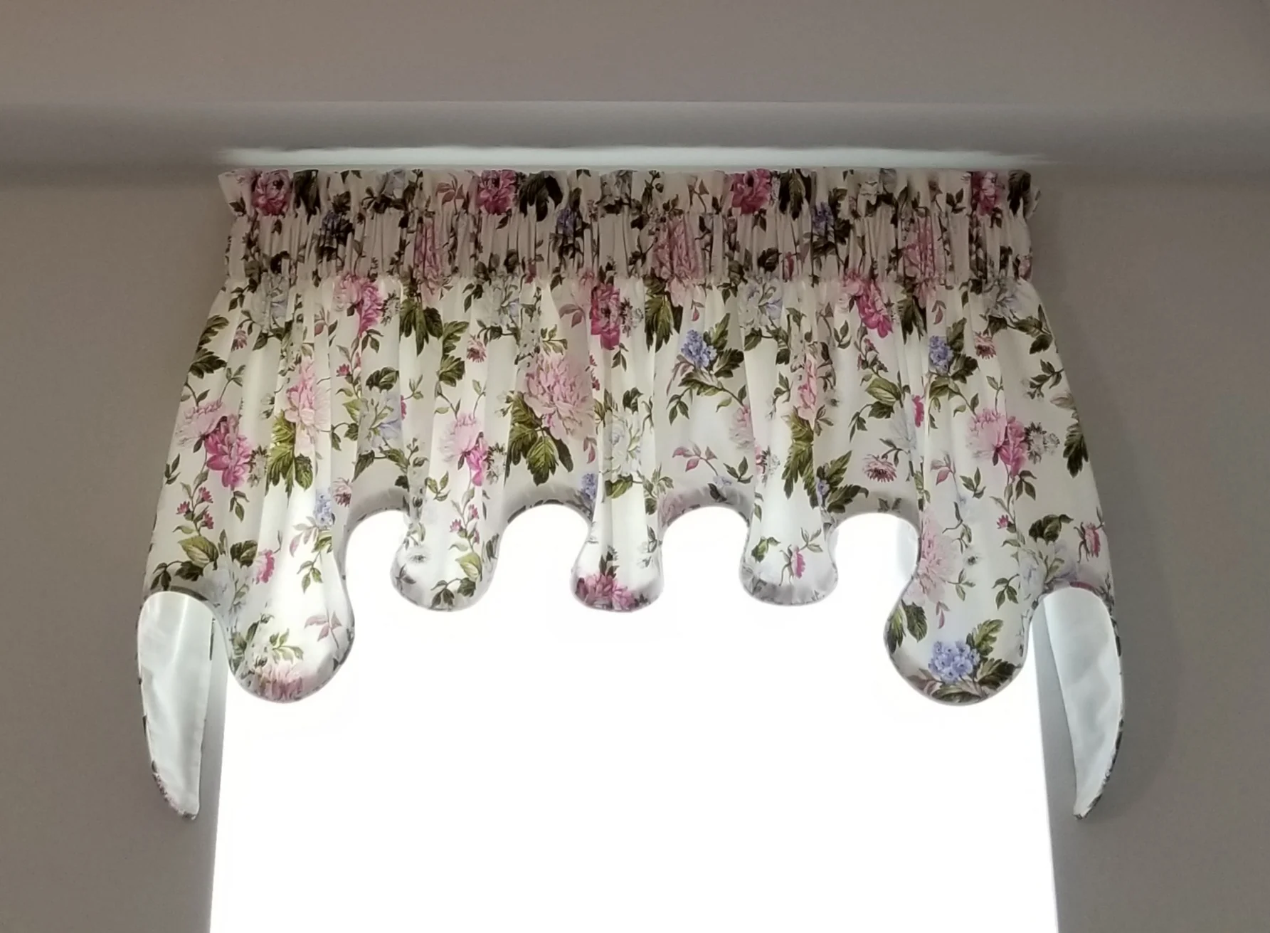 Custom Cambridge Valance - Lily Sugarplum