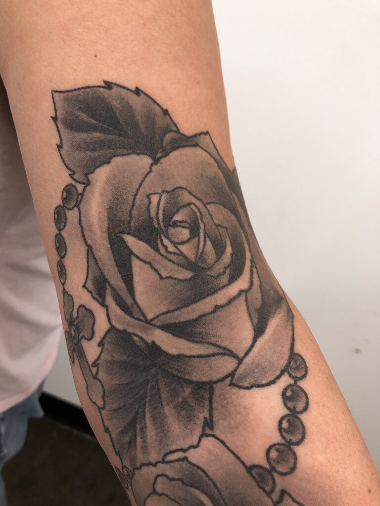 black and grey roses rosary tattoo 1