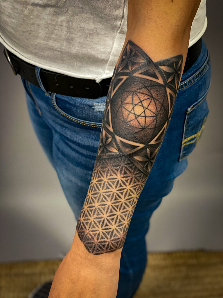 27 Geometric Line Art Tattoo Ideas