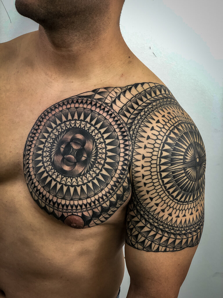 geometric polynesian tattoo 1